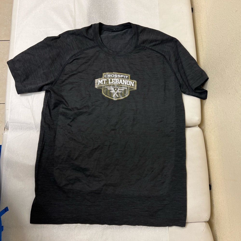 Lululemon metal vent tech CrossFit Mt. Lebanon Black T-Shirt size Medium